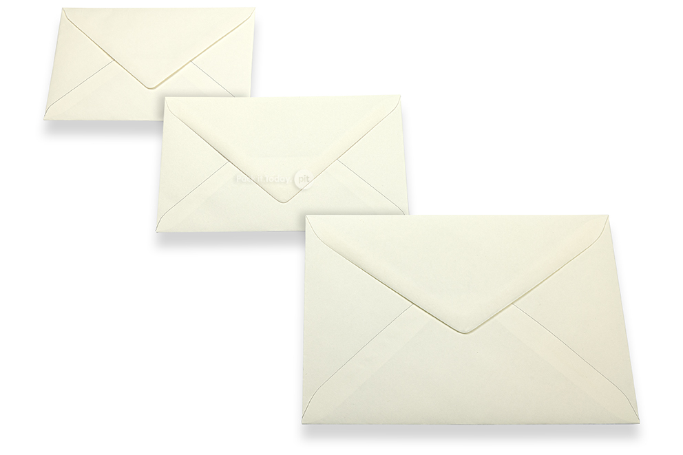 Envelopes de cart&otilde;es de felicita&ccedil;&otilde;es creme