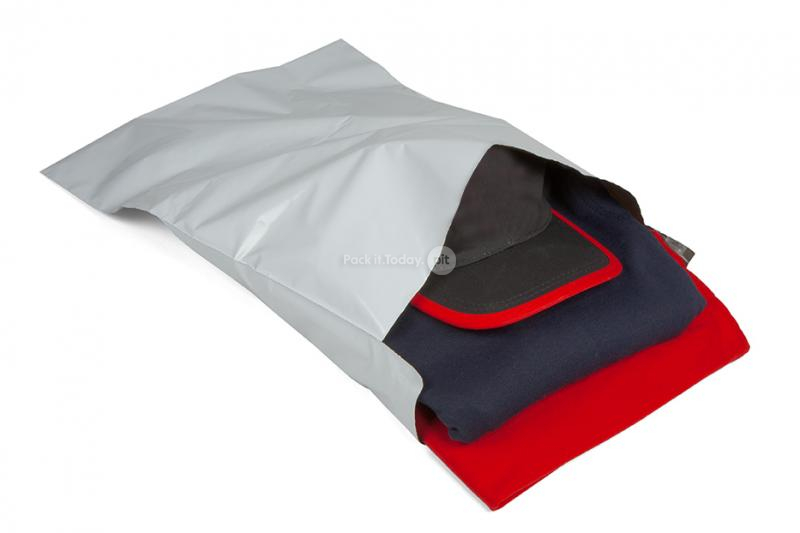 Envelopes pl&aacute;sticos opacos com tecido