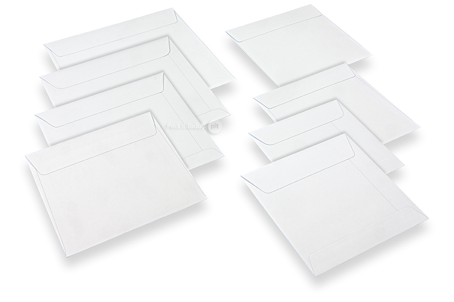 Envelopes brancos quadrados 